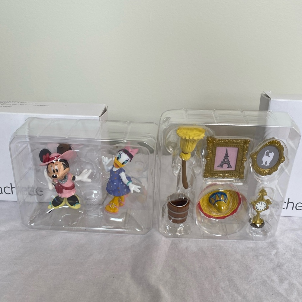 Hachette Disney Minnie Mouse & Daisy Duck Figurine Set with Accessories
